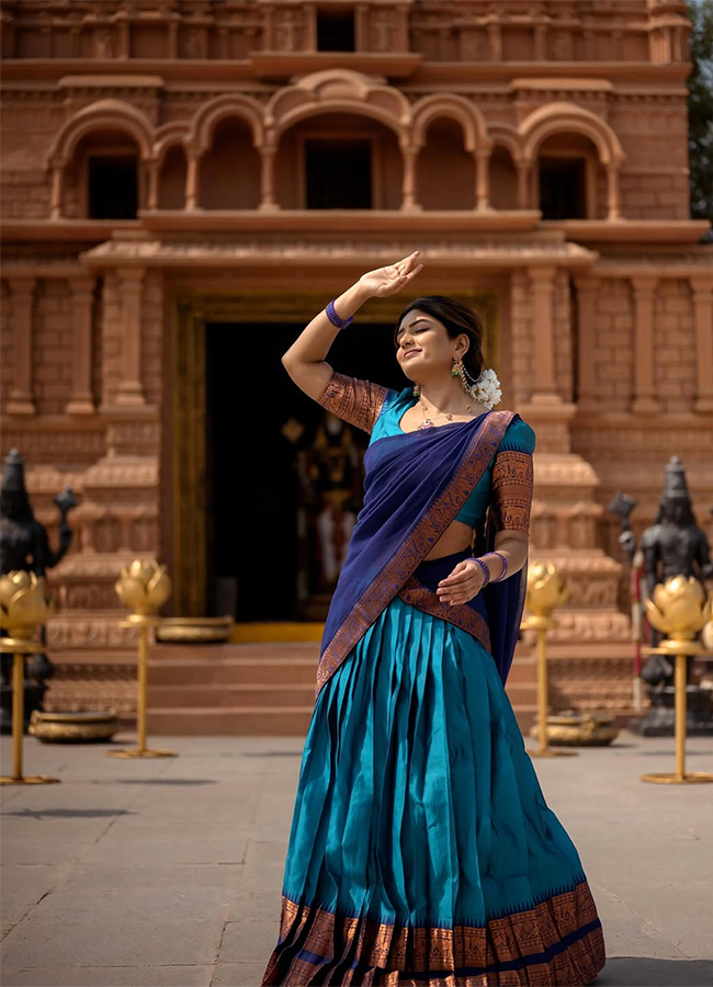 Tollywood_20Actress_20Eesha_20Rebba_20Traditional_20HD_20Photos__20_2813_29.jpg 13