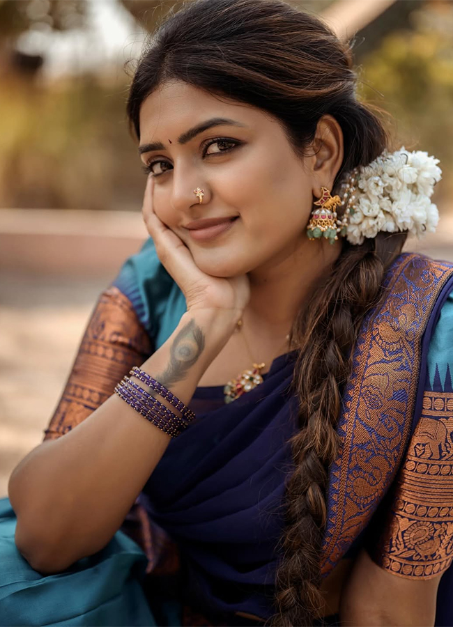 Tollywood_20Actress_20Eesha_20Rebba_20Traditional_20HD_20Photos__20_284_29.jpg 4