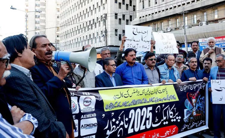 Pak_Court_0.jpg