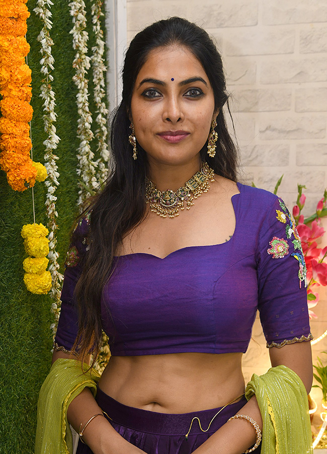 Actress_20Divi_20Vadthya_20Created_20a_20buzz_20in_20Manikonda_20Photos__20_284_29.jpg 4