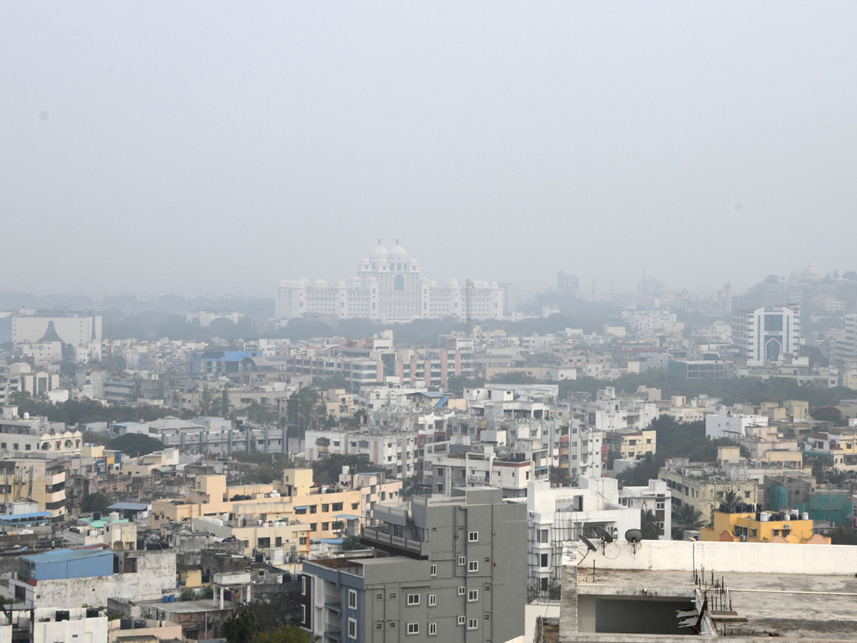 Dense_20Fog_20Blankets_20In_20Hyderabad_20Viral_20Photos__20_2814_29.jpg 14