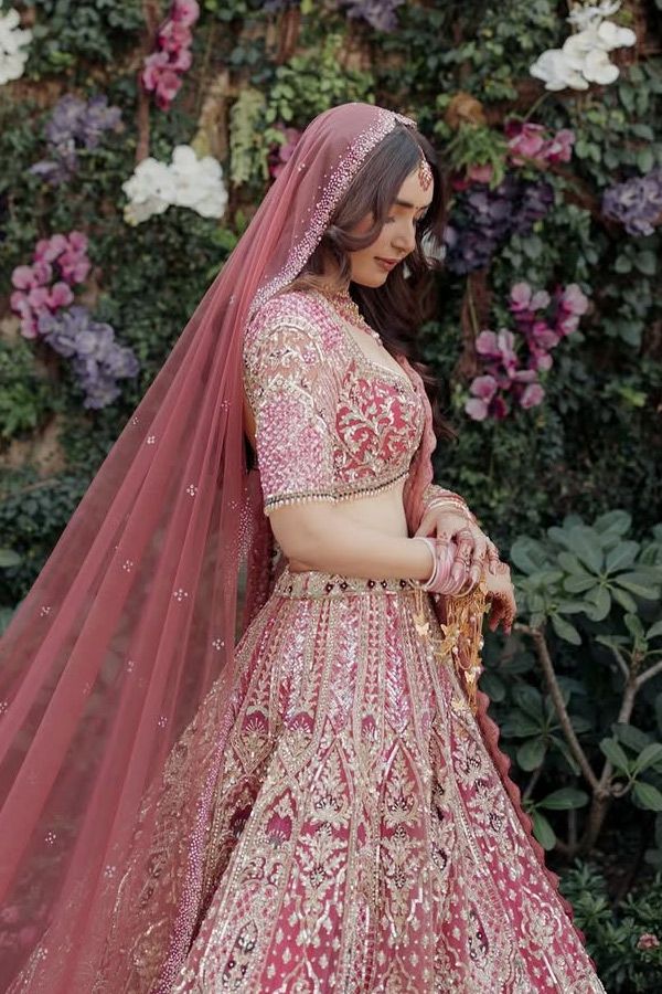 Hrithik_20Roshan_20shared_20Beautiful_20pictures_20with_20His_20family_20from_20his_20cousin_20Eshaan_20wedding_20Photos_20_2810_29.jpg 11