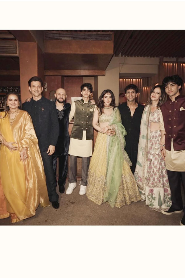 Hrithik_20Roshan_20shared_20Beautiful_20pictures_20with_20His_20family_20from_20his_20cousin_20Eshaan_20wedding_20Photos_20_2815_29.jpg 16