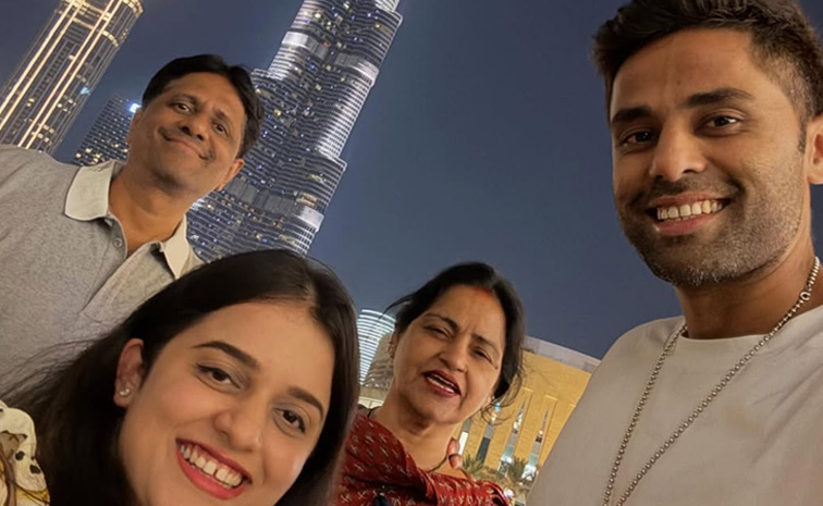 India_20T20_20captain_20Suryakumar_20wife_20shares_20sweet_20moments_20from_20the_20year_202025_20Photos_20_2814_29.jpg 15
