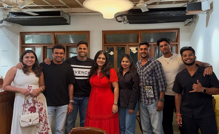 India_20T20_20captain_20Suryakumar_20wife_20shares_20sweet_20moments_20from_20the_20year_202025_20Photos_20_2818_29.jpg 19