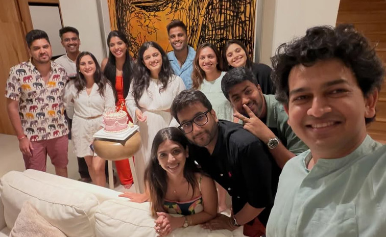 India_20T20_20captain_20Suryakumar_20wife_20shares_20sweet_20moments_20from_20the_20year_202025_20Photos_20_2819_29.jpg 20