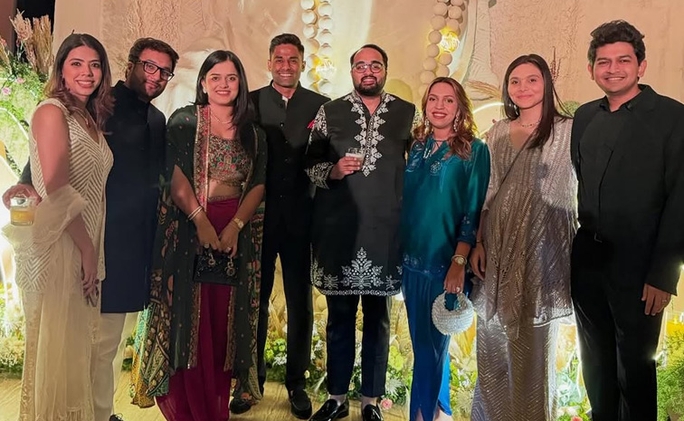 India_20T20_20captain_20Suryakumar_20wife_20shares_20sweet_20moments_20from_20the_20year_202025_20Photos_20_282_29.jpg 3