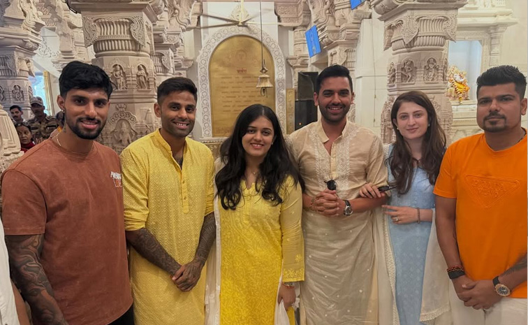 India_20T20_20captain_20Suryakumar_20wife_20shares_20sweet_20moments_20from_20the_20year_202025_20Photos_20_284_29.jpg 5