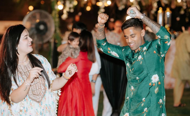 India_20T20_20captain_20Suryakumar_20wife_20shares_20sweet_20moments_20from_20the_20year_202025_20Photos_20_287_29.jpg 8