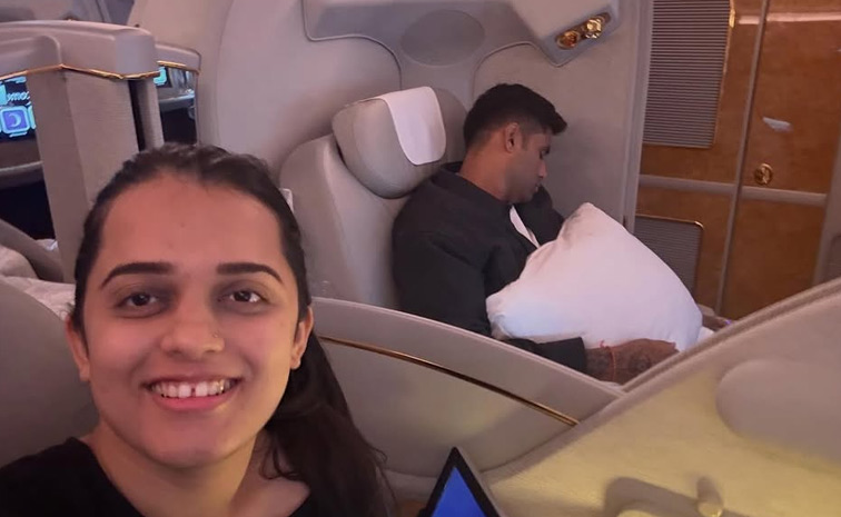 India_20T20_20captain_20Suryakumar_20wife_20shares_20sweet_20moments_20from_20the_20year_202025_20Photos_20_289_29.jpg 10