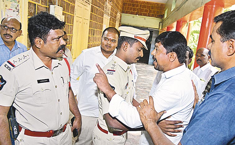 police04.jpg