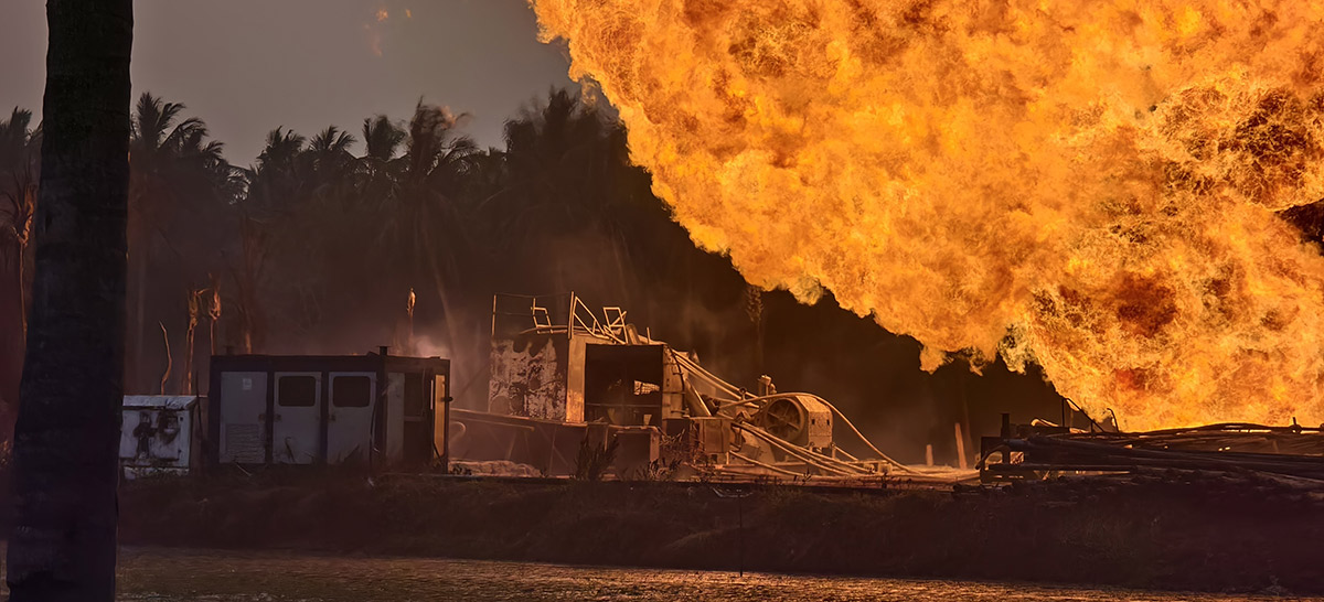Blowout_20Fire_20Continues_20in_20Irusumanda_20Konaseema_20District_20Photos__20_2811_29.jpg 11