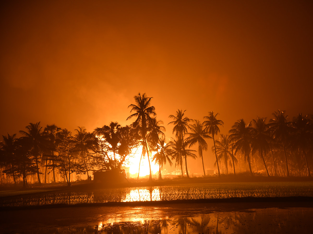 Blowout_20Fire_20Continues_20in_20Irusumanda_20Konaseema_20District_20Photos__20_2814_29.jpg 14