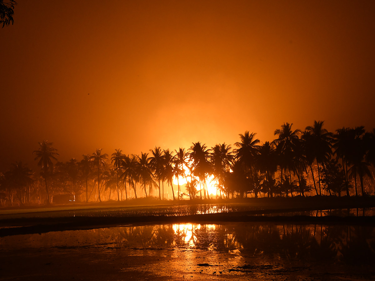 Blowout_20Fire_20Continues_20in_20Irusumanda_20Konaseema_20District_20Photos__20_2815_29.jpg 15