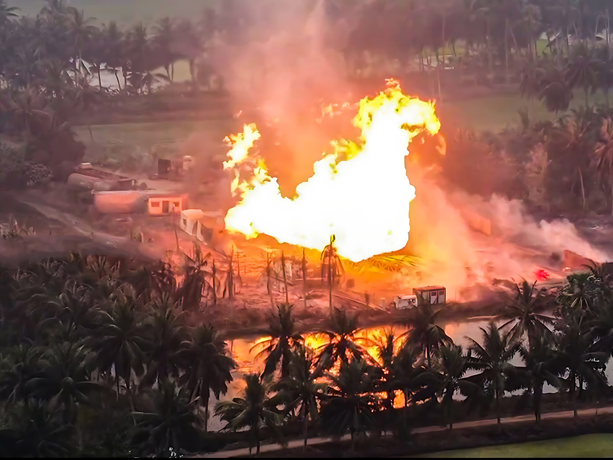 Blowout_20Fire_20Continues_20in_20Irusumanda_20Konaseema_20District_20Photos__20_2818_29.jpg 18