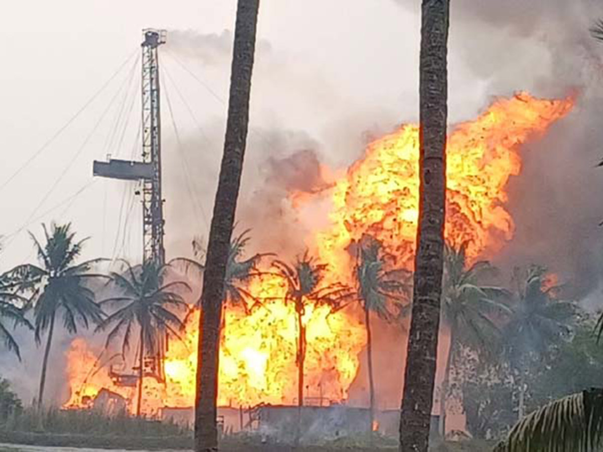 Blowout_20Fire_20Continues_20in_20Irusumanda_20Konaseema_20District_20Photos__20_2821_29.jpg 21