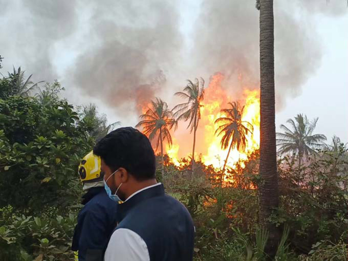 Blowout_20Fire_20Continues_20in_20Irusumanda_20Konaseema_20District_20Photos__20_2823_29.jpg 23