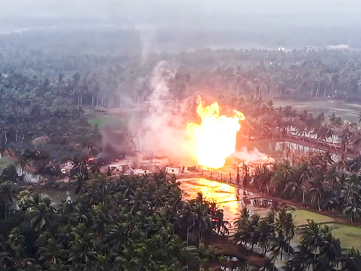 Blowout_20Fire_20Continues_20in_20Irusumanda_20Konaseema_20District_20Photos__20_2824_29.jpg 24