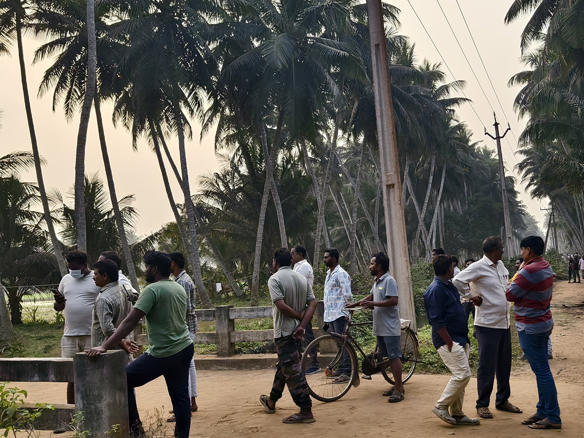 Blowout_20Fire_20Continues_20in_20Irusumanda_20Konaseema_20District_20Photos__20_288_29.jpg 8