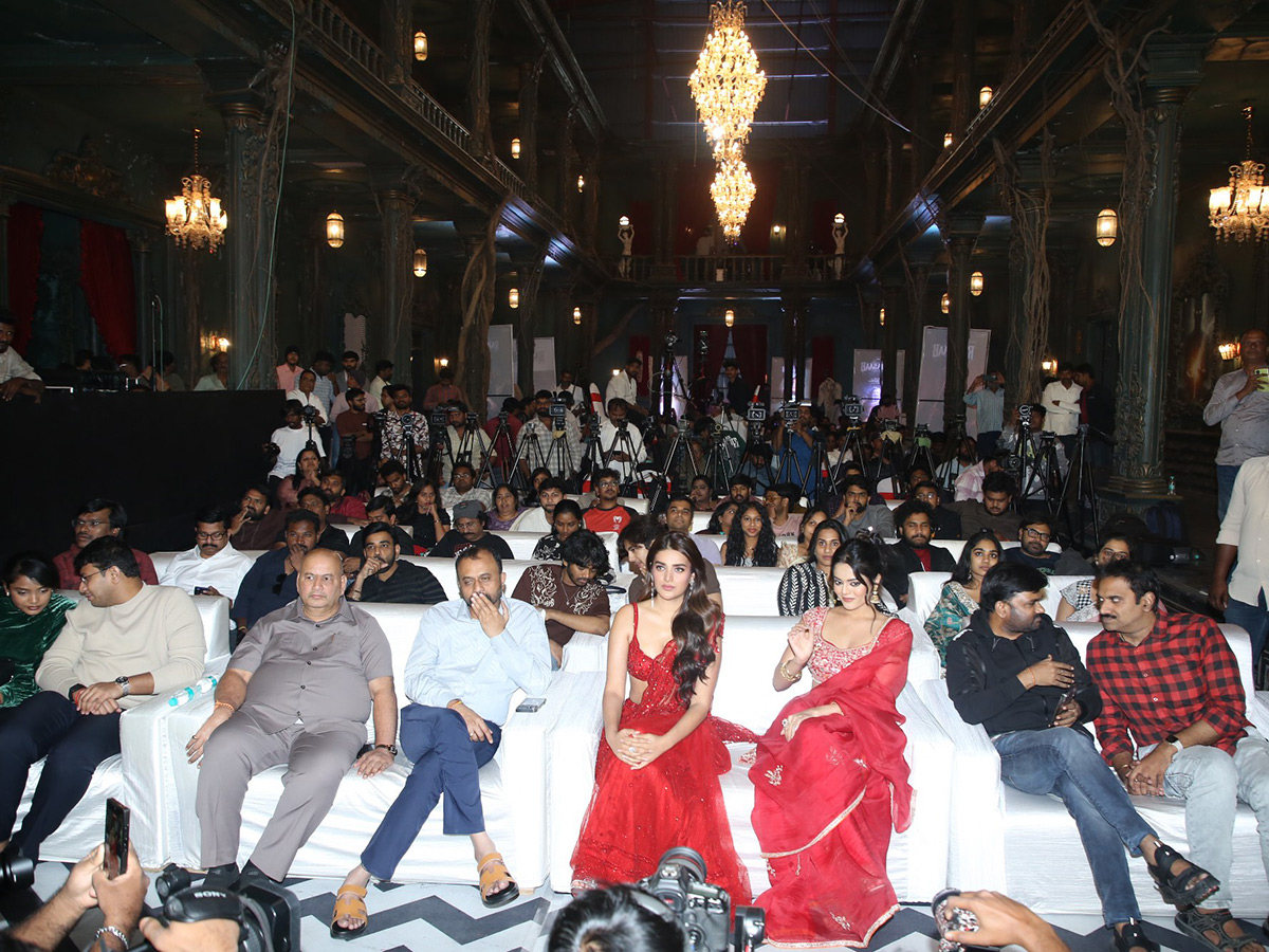Prabhas_20The_20Raja_20Saab_20Release_20Movie_20Press_20Meet_20Photos__20_283_29.jpg 3