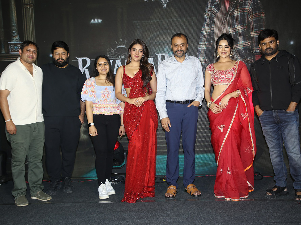 Prabhas_20The_20Raja_20Saab_20Release_20Movie_20Press_20Meet_20Photos__20_285_29.jpg 5