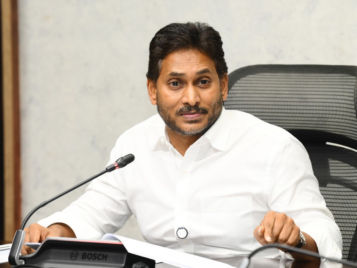 YS_20Jagan_20Reveals_20Shocking_20Facts_20on_20CM_20Chandrababu_20Photos_20_289_29.jpg 12