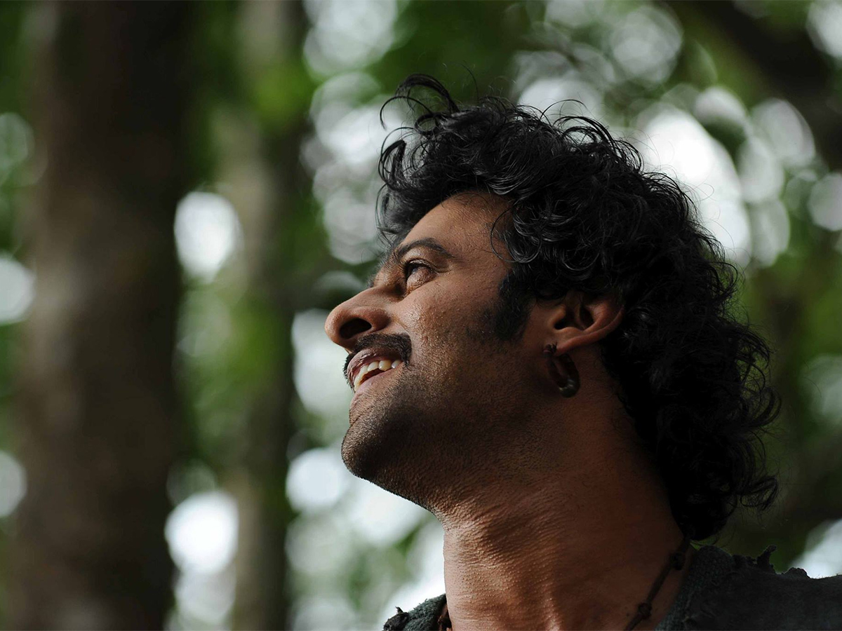 The_20Raja_20Saab_20_20Tollywood_20Actor_20Prabhas_20HD_20Trending_20Photos__20_2818_29.jpg 18