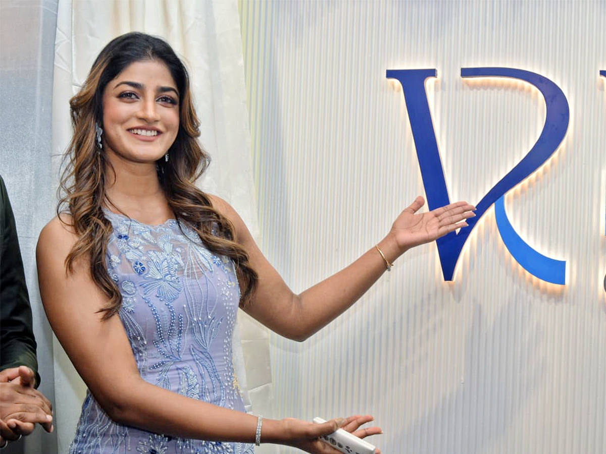 Tollywood_20Actress_20Dimple_20Hayathi_20At_20Kukatpally__20_2816_29.jpg 16