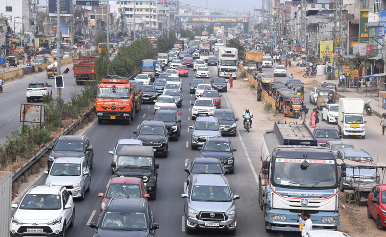 Heavy_20Traffic_20Jam_20In_20Vijayawada-Hyderabad_20Highway_20PHotos_20_284_29.jpg 13