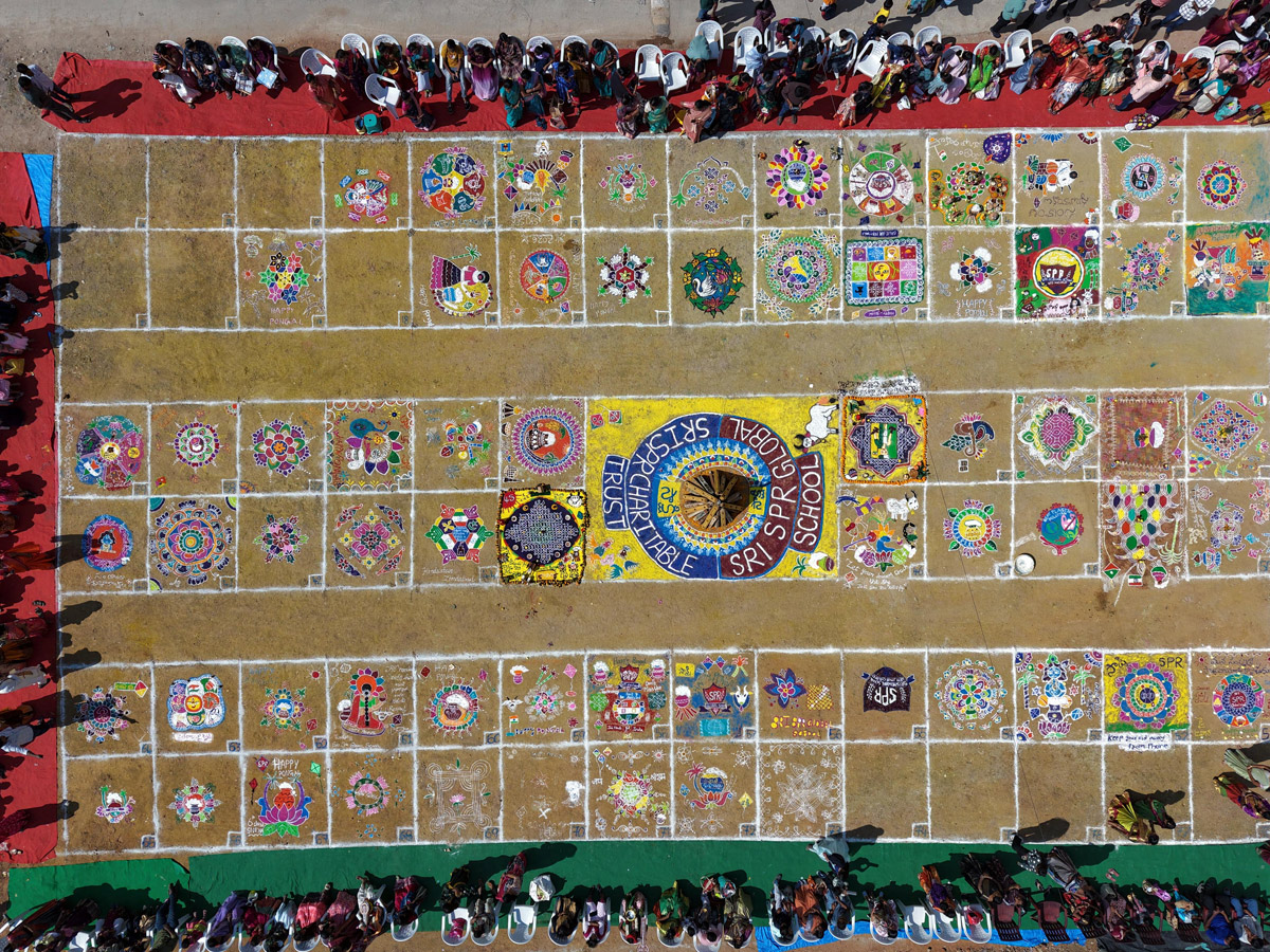 Rangoli_20Competition_20At_20Sri_20SPR_20Global_20School_20At_20Gajularamaram_20Photos_20_281_29.jpg 2
