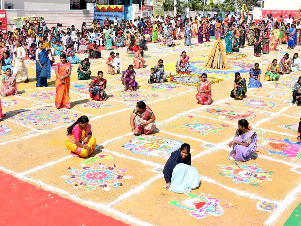 Rangoli_20Competition_20At_20Sri_20SPR_20Global_20School_20At_20Gajularamaram_20Photos_20_2820_29.jpg 21