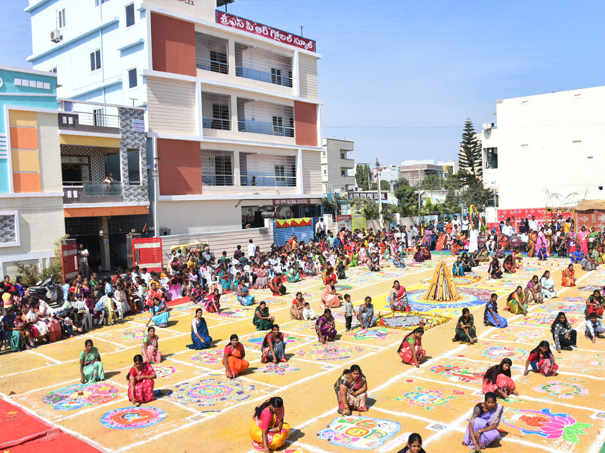 Rangoli_20Competition_20At_20Sri_20SPR_20Global_20School_20At_20Gajularamaram_20Photos_20_2821_29.jpg 22