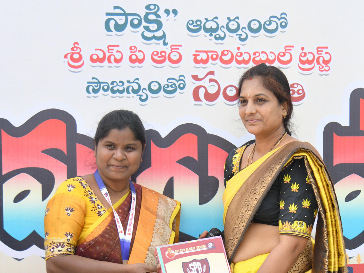 Rangoli_20Competition_20At_20Sri_20SPR_20Global_20School_20At_20Gajularamaram_20Photos_20_2845_29.jpg 46
