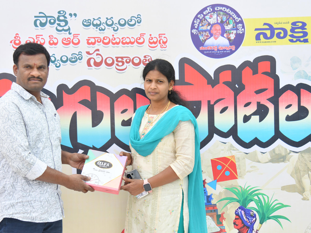 Rangoli_20Competition_20At_20Sri_20SPR_20Global_20School_20At_20Gajularamaram_20Photos_20_2846_29.jpg 47