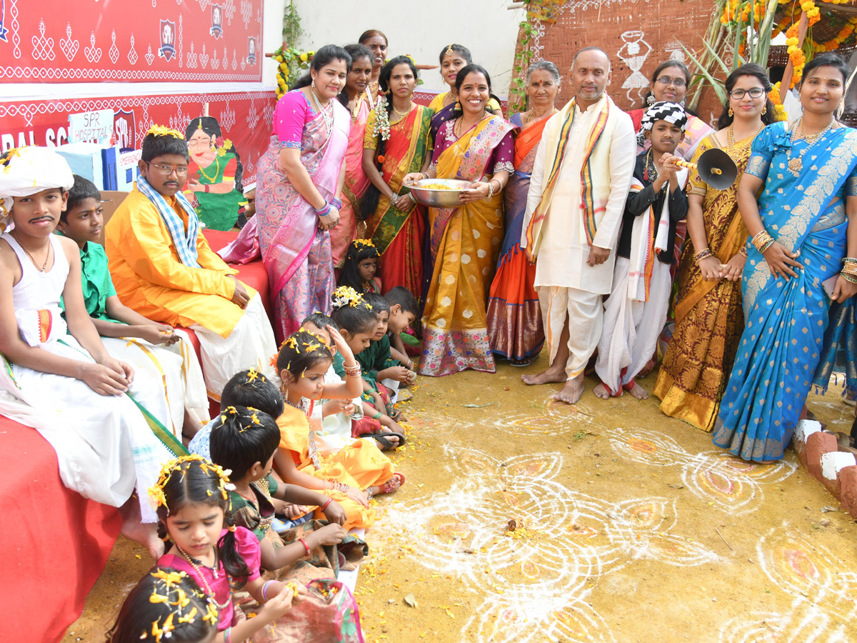 Rangoli_20Competition_20At_20Sri_20SPR_20Global_20School_20At_20Gajularamaram_20Photos_20_288_29.jpg 9