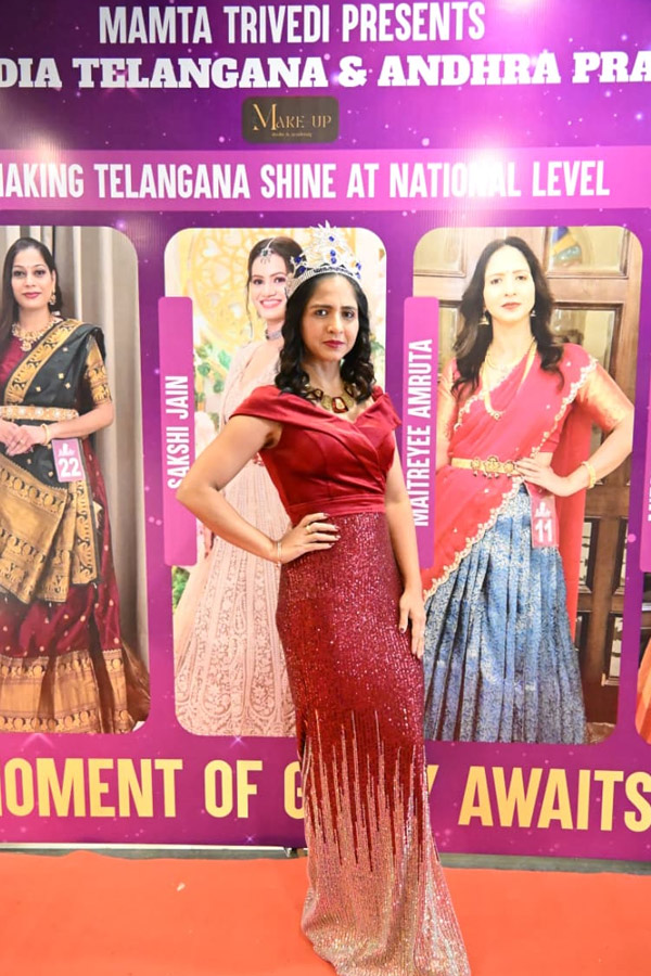 Telangana_20queens_20shine_20in_20Mrs_20India_20competition_20Photos_20_2812_29.jpg 12