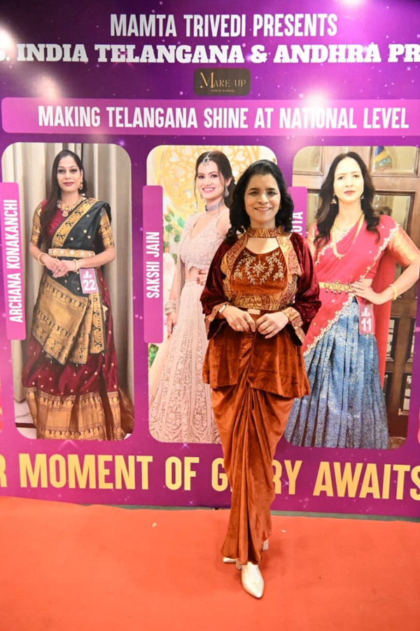 Telangana_20queens_20shine_20in_20Mrs_20India_20competition_20Photos_20_281_29.jpg 5
