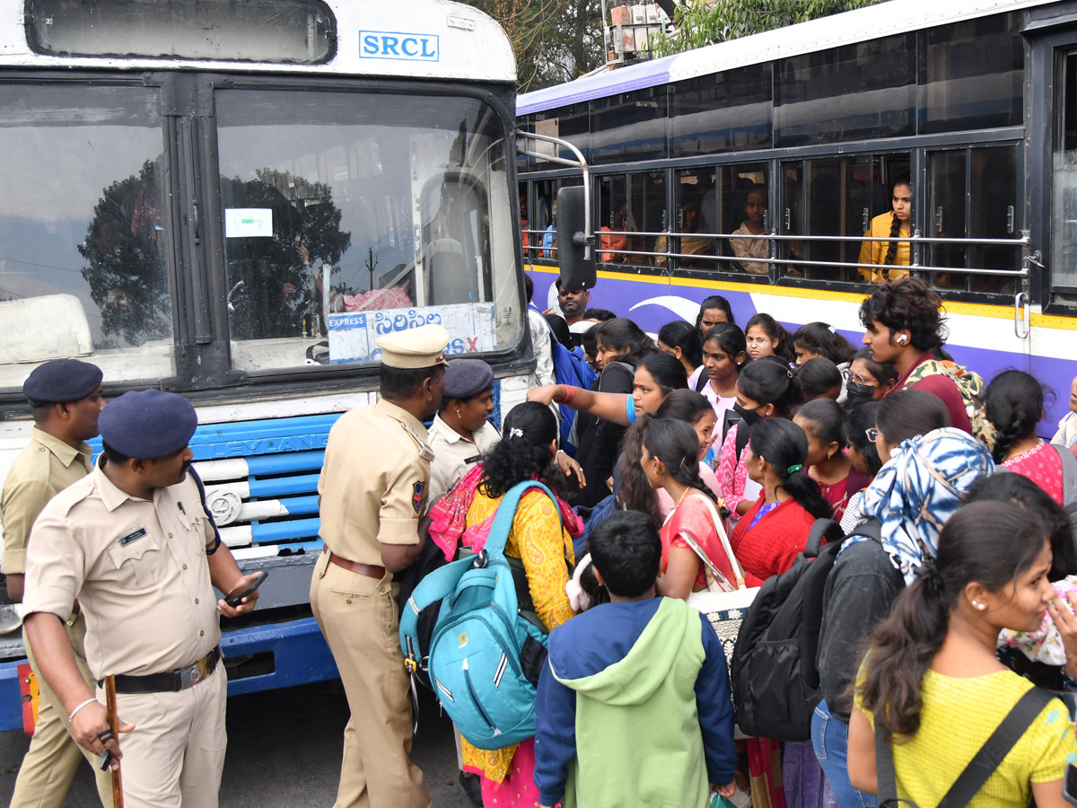 Huge_20Public_20Rush_20In_20Bus_20Stands_20And_20Railway_20Stations_20On_20Eve_20Of_20Sankranti_20Festival_20Photos_20_2824_29.jpg 25