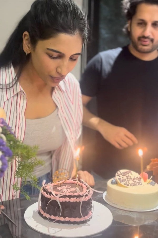 Nithiin_20celebrates_20his_20wife_20Shalini_20birthday_20with_20love_20and_20smiles_20Photos_20_285_29.jpg 6
