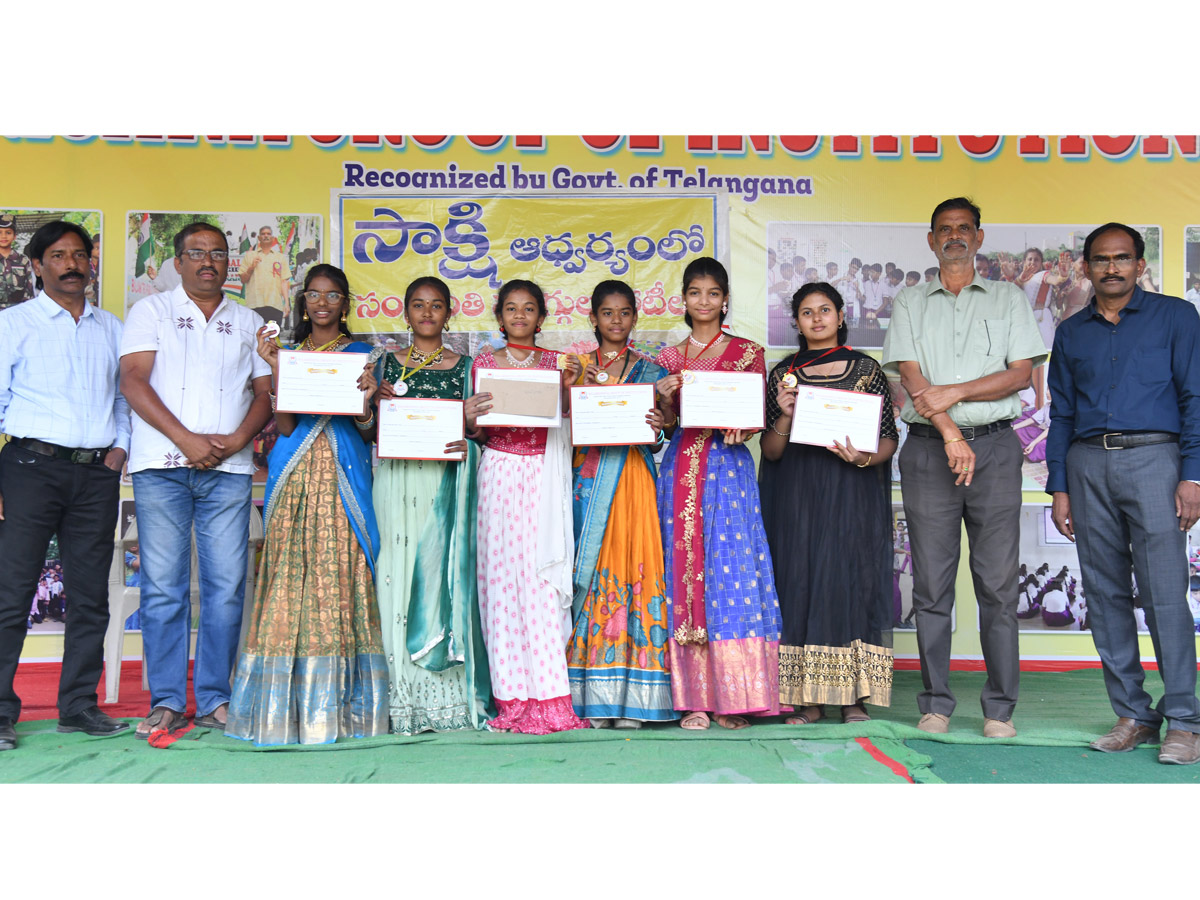 Sakshi_20Sankranthi_20Rangoli_20Competition_20at_20Hyderabad_20Photos_20_28100_29.jpg 51
