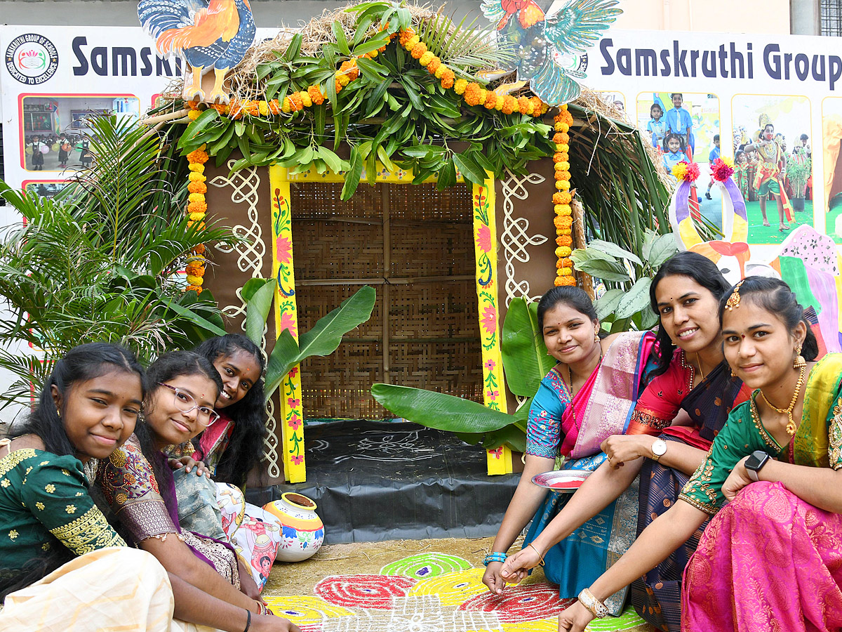 Sakshi_20Sankranthi_20Rangoli_20Competition_20at_20Hyderabad_20Photos_20_2852_29.jpg 3