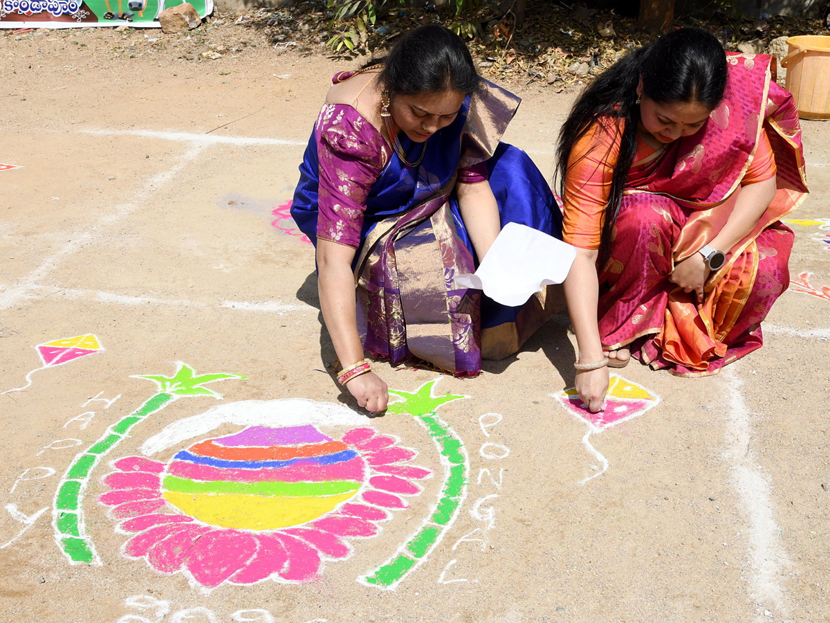 Sakshi_20Sankranthi_20Rangoli_20Competition_20at_20Hyderabad_20Photos_20_2859_29.jpg 10