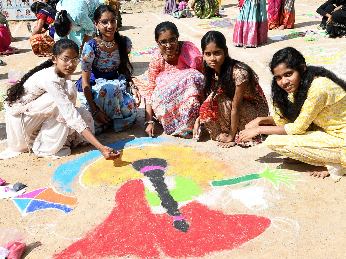 Sakshi_20Sankranthi_20Rangoli_20Competition_20at_20Hyderabad_20Photos_20_2860_29.jpg 11