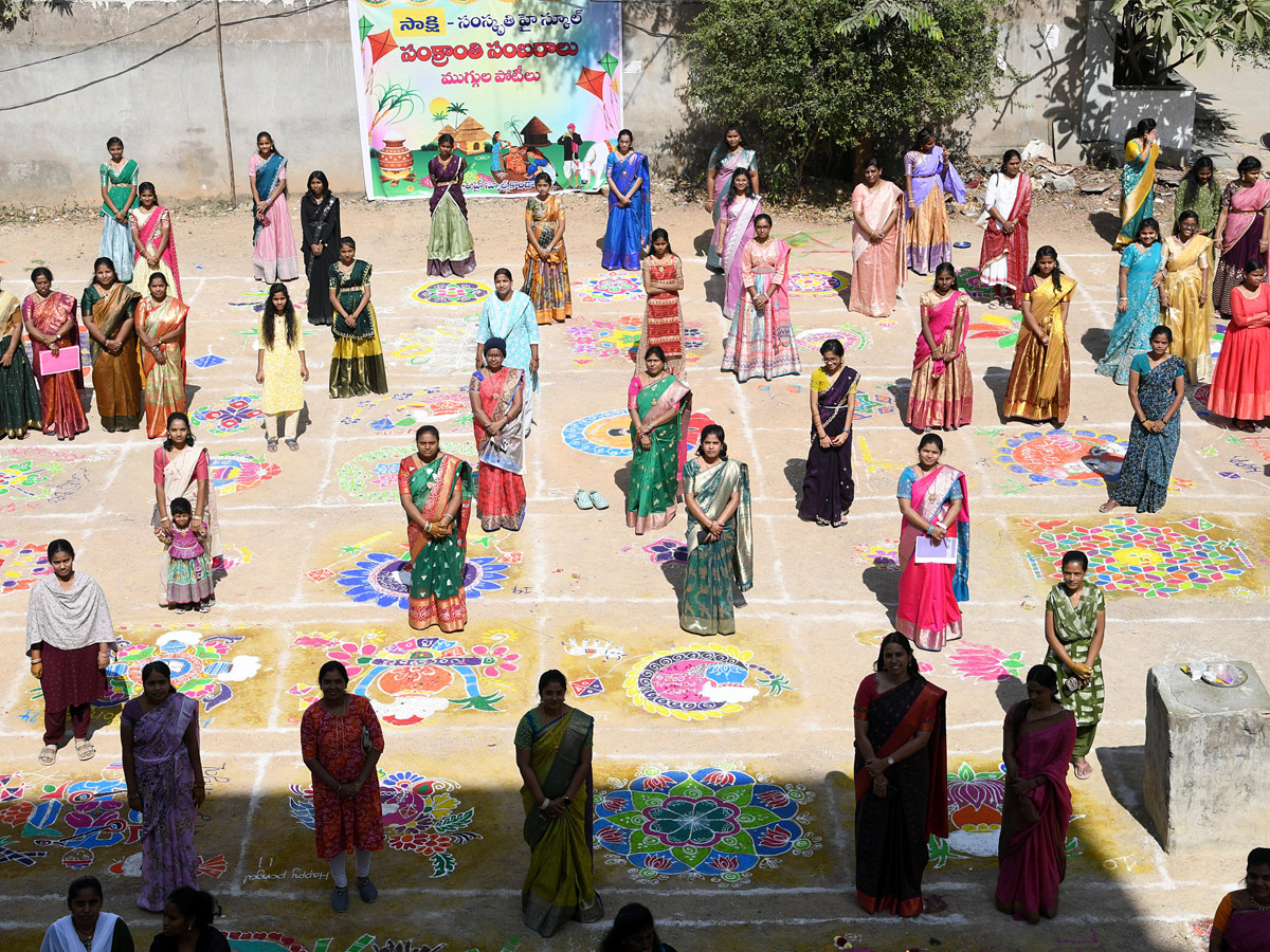 Sakshi_20Sankranthi_20Rangoli_20Competition_20at_20Hyderabad_20Photos_20_2871_29.jpg 22