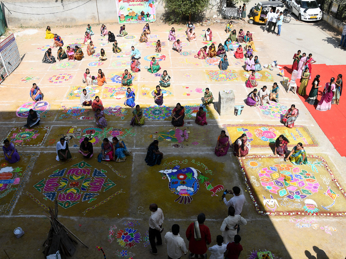 Sakshi_20Sankranthi_20Rangoli_20Competition_20at_20Hyderabad_20Photos_20_2873_29.jpg 24