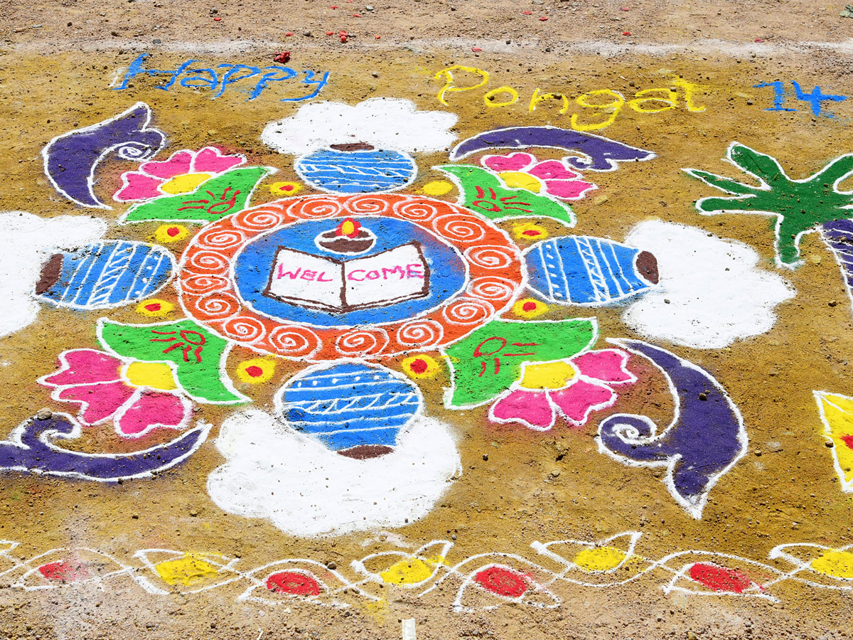 Sakshi_20Sankranthi_20Rangoli_20Competition_20at_20Hyderabad_20Photos_20_2876_29.jpg 27