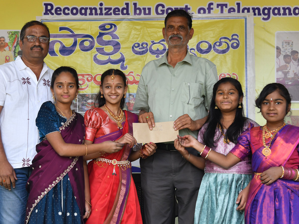 Sakshi_20Sankranthi_20Rangoli_20Competition_20at_20Hyderabad_20Photos_20_2897_29.jpg 48