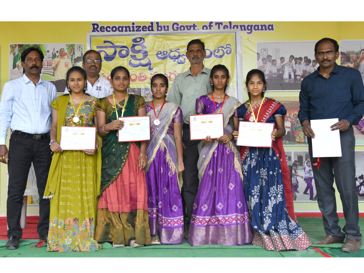 Sakshi_20Sankranthi_20Rangoli_20Competition_20at_20Hyderabad_20Photos_20_2899_29.jpg 50