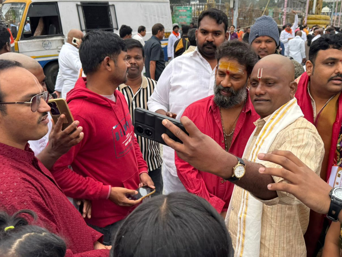 Tollywood_20Celebrities_20Visits_20Tirumala_20Tirupati_20Temple_20Photos_20_2815_29.jpg 16