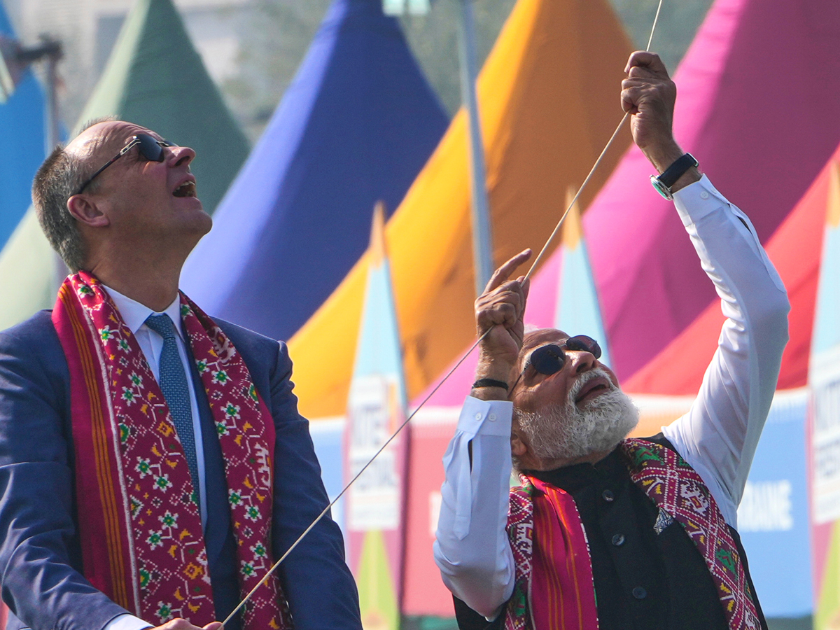PM_20Modi_20kicks_20off_20International_20Kite_20Festival_20Photos_20_282_29.jpg 2